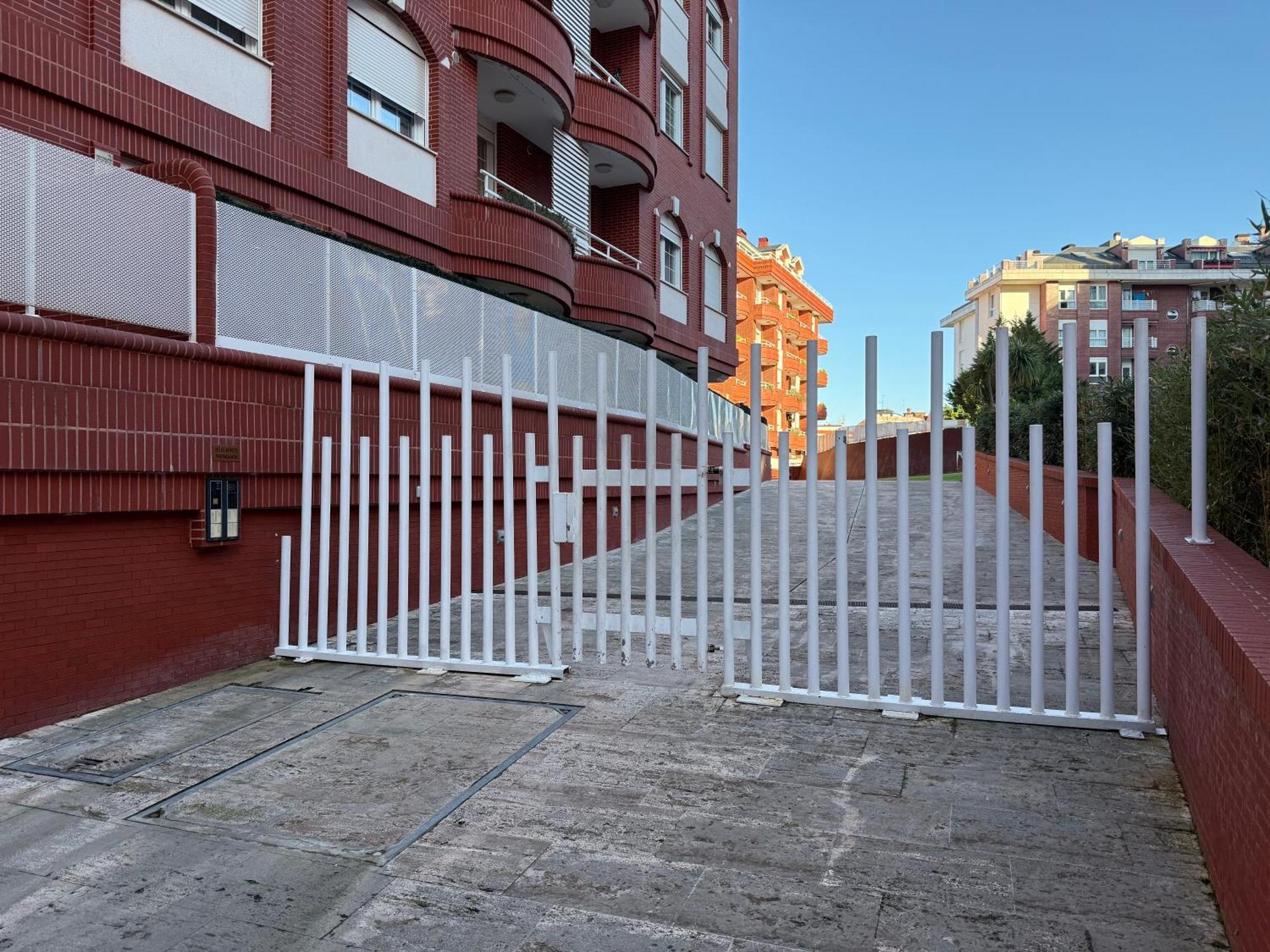 Apto Urbanización Piscina Céntrico Garaje Incluido Castro Urdiales Exterior foto