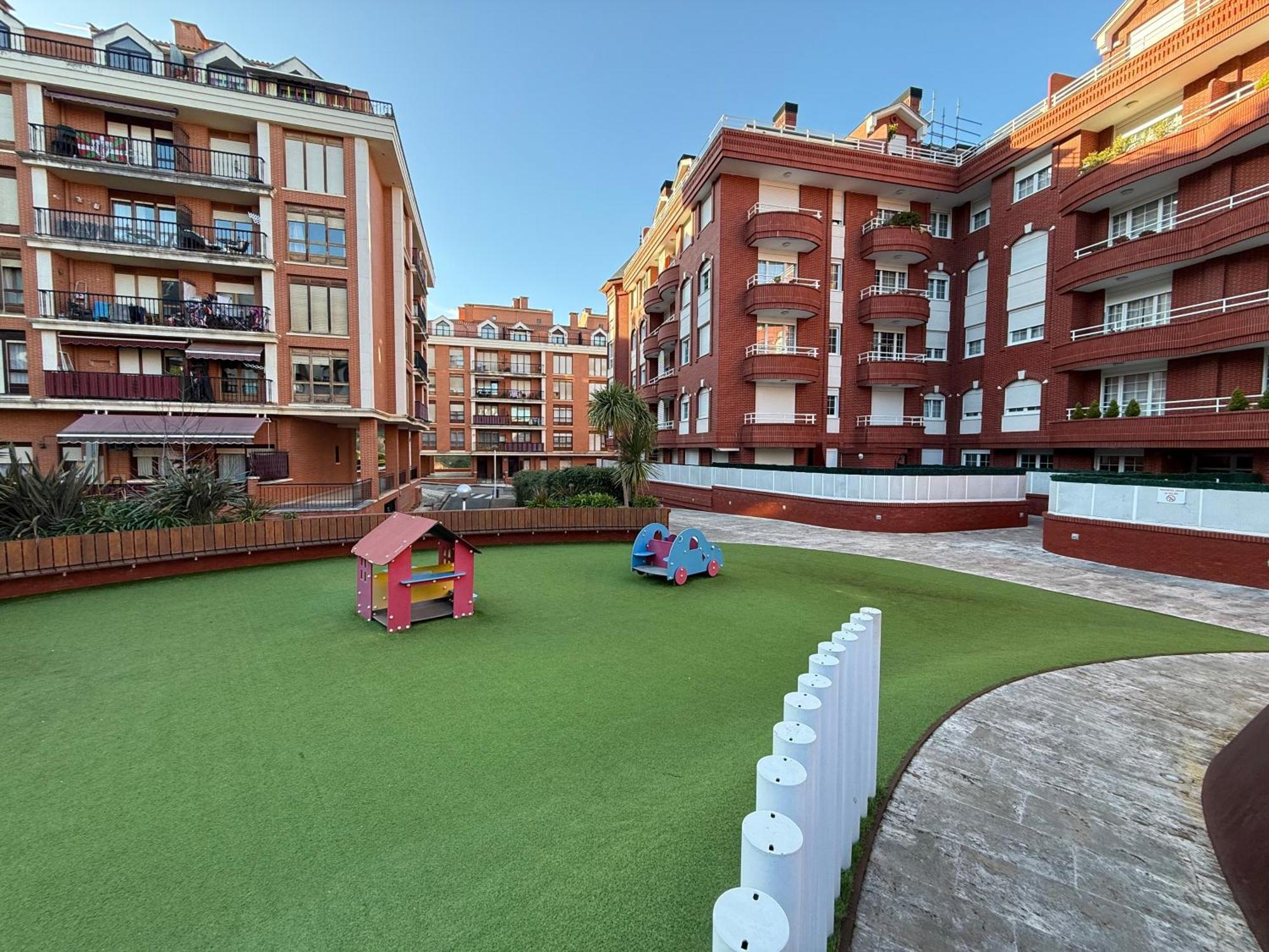 Apto Urbanización Piscina Céntrico Garaje Incluido Castro Urdiales Exterior foto