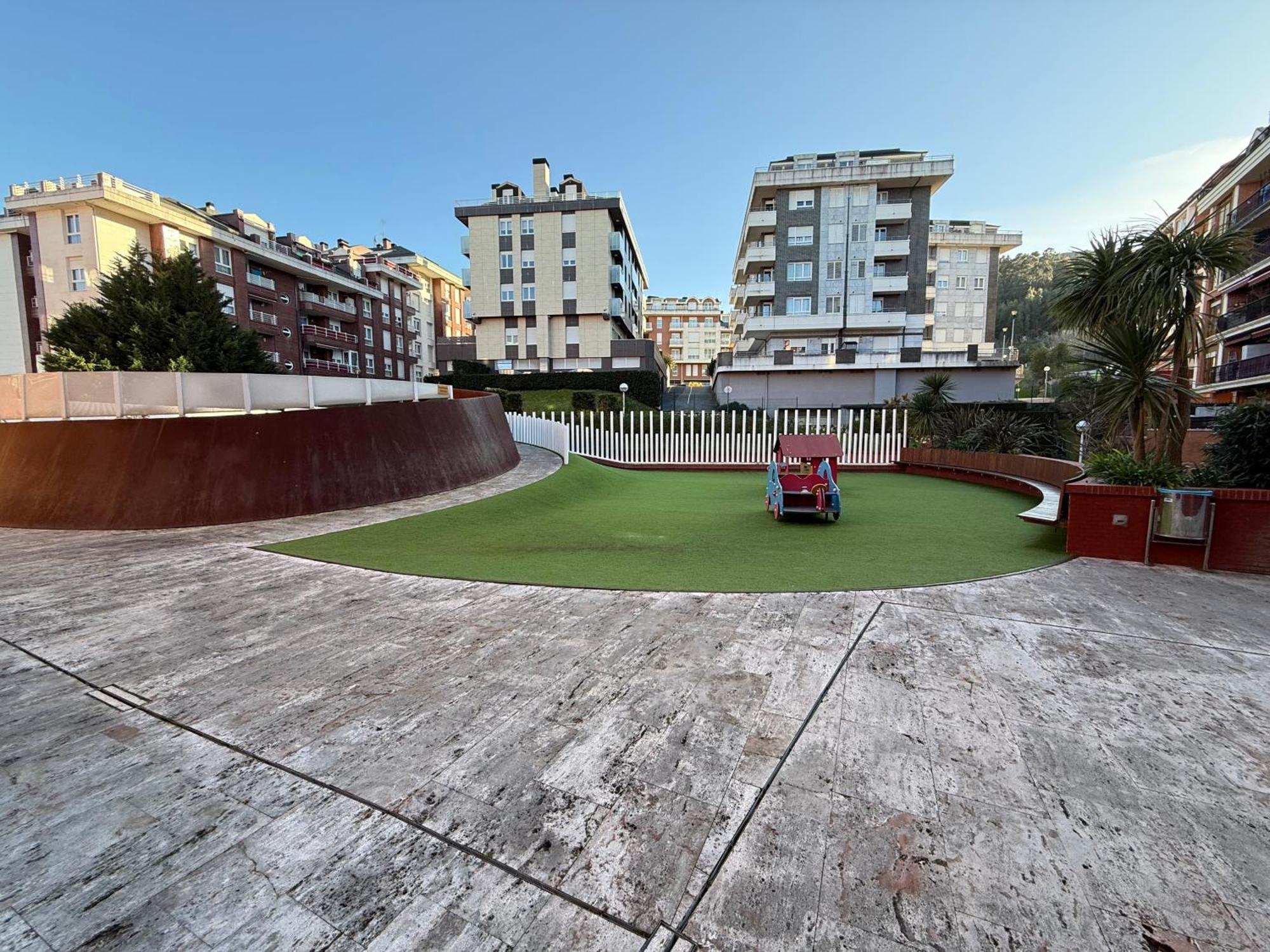 Apto Urbanización Piscina Céntrico Garaje Incluido Castro Urdiales Exterior foto
