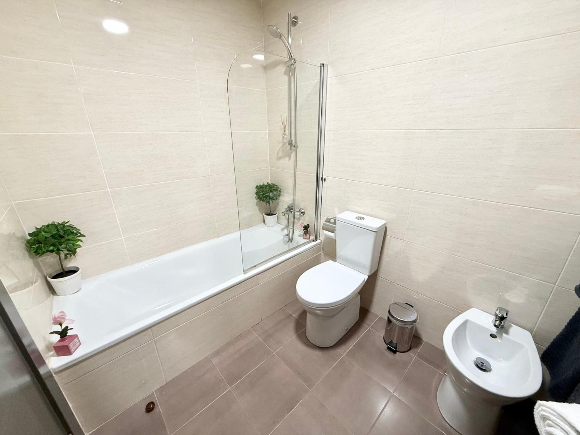 Apto Urbanización Piscina Céntrico Garaje Incluido Castro Urdiales Exterior foto